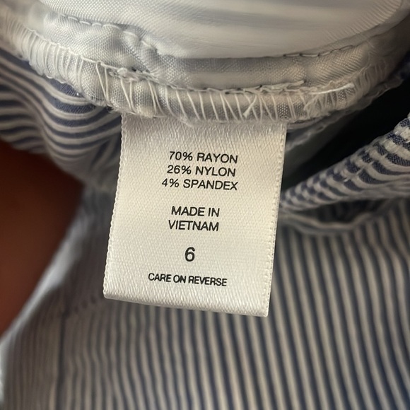 7th Avenue Design Studio New York & Company Blue Seersucker Capris Pants Sz 6 - Picture 3 of 4